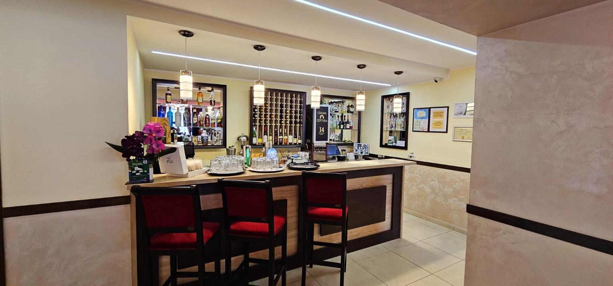Pensiune Restaurant Pizzerie 2 Pauni Борша Экстерьер фото